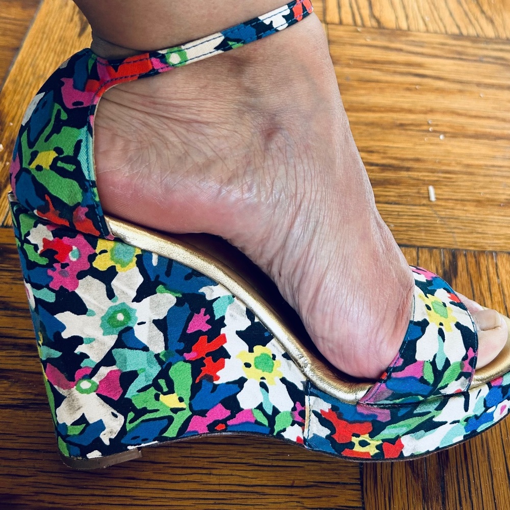 Kate Spade floral wedges sz 7.5